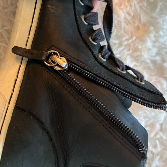 UGG boots size 7.5 in GUC - Picture 7 of 16